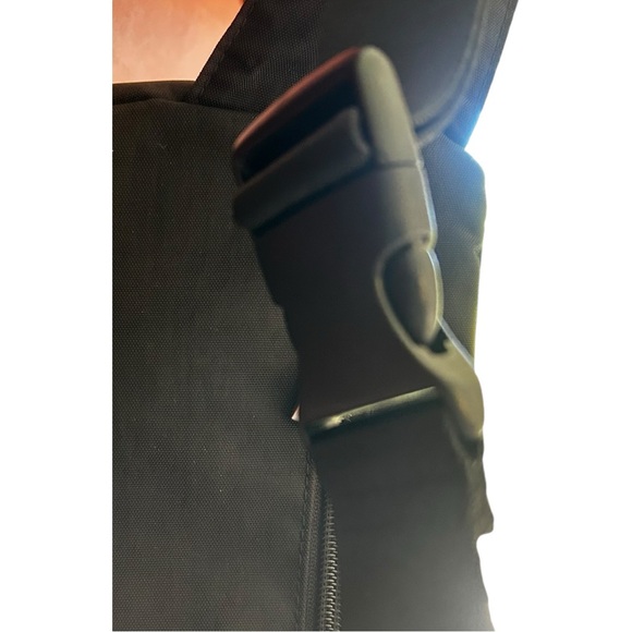 Baggallini black nylon fanny pack bag - Picture 4 of 8